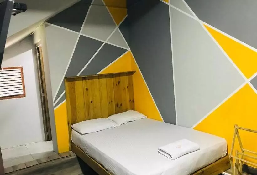 ホテル Alina Budget