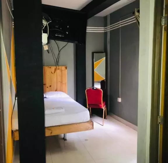 ホテル Alina Budget