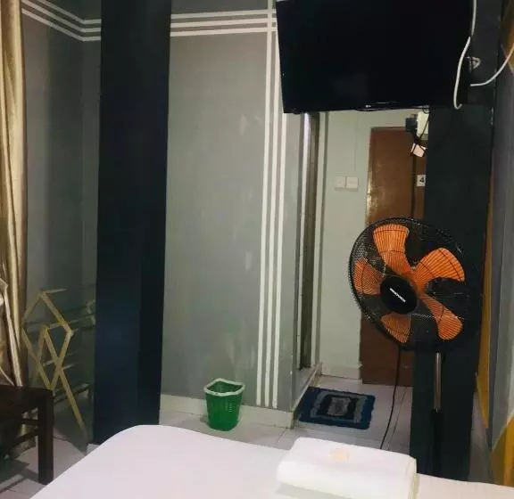 ホテル Alina Budget