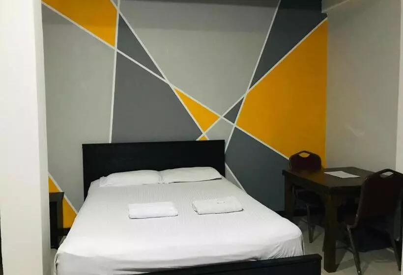 ホテル Alina Budget