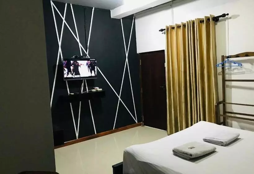 ホテル Alina Budget