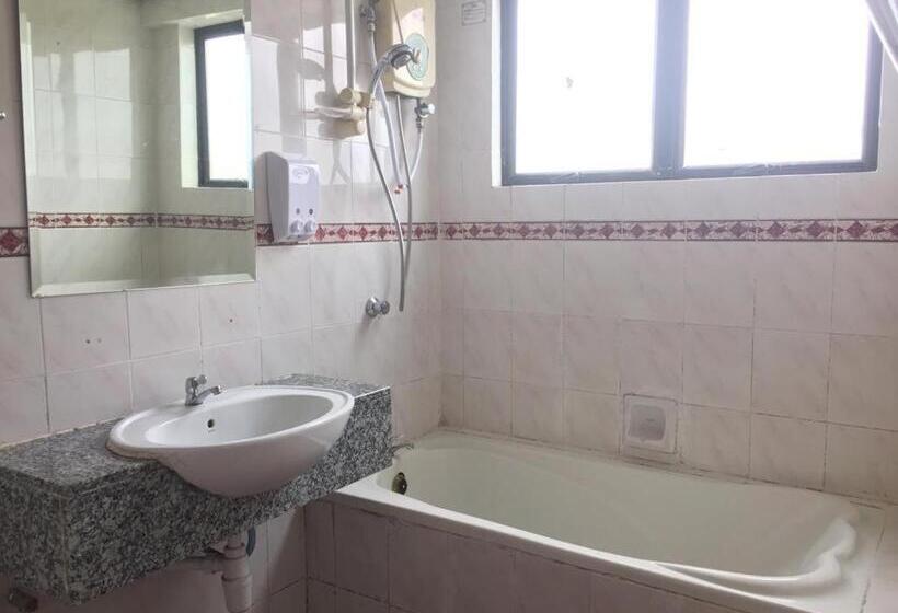 Hotel D Savoy @ Famosa By Mr