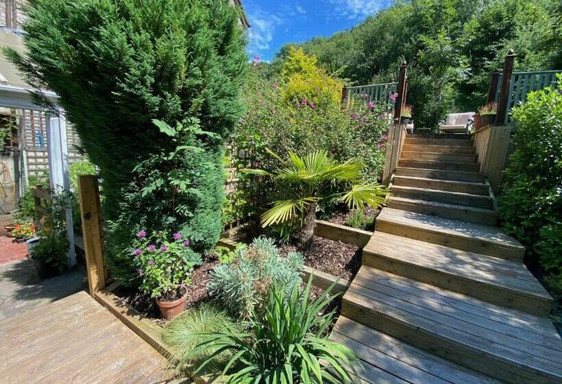 بنسيون Coalbrookdale Villa