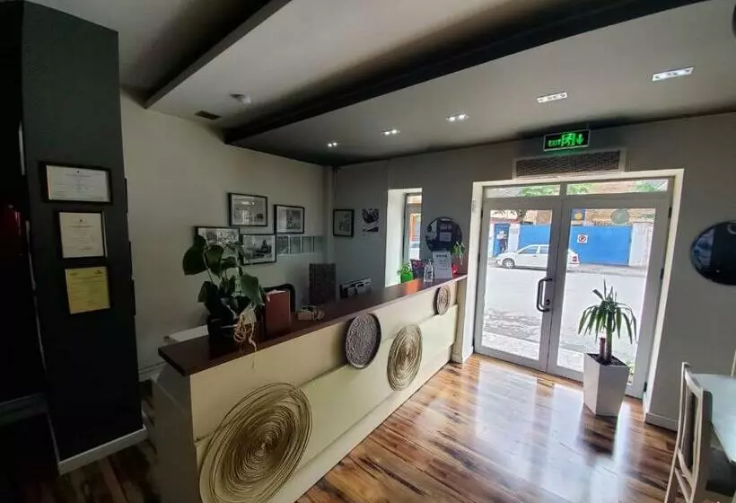 ホテル Alysa Korce