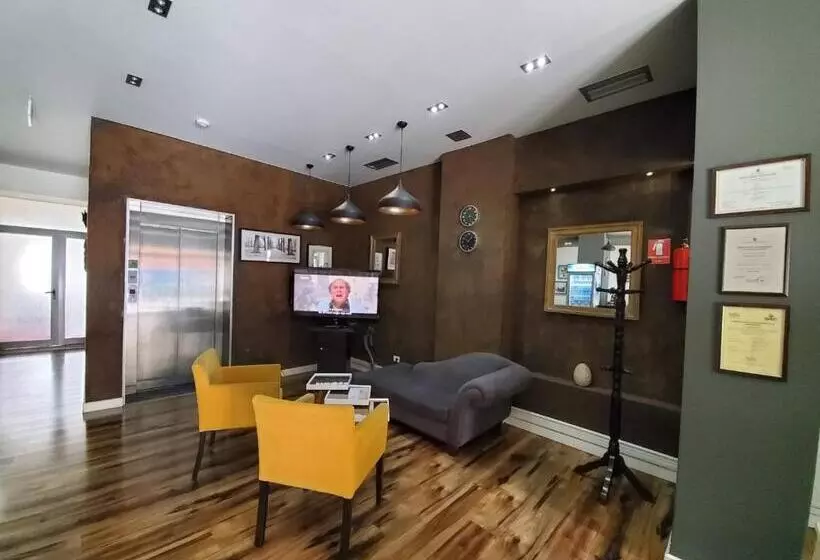 ホテル Alysa Korce