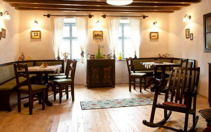 膳宿费 Casa Cu Zorele, Crit 189