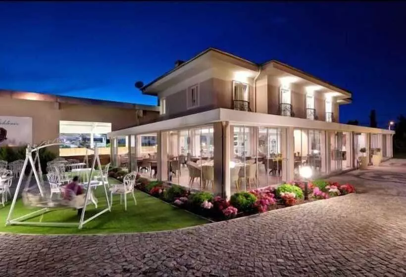 ホテル B. Equine Range