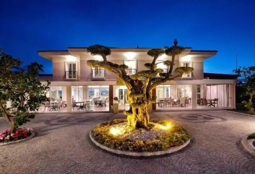 ホテル B. Equine Range