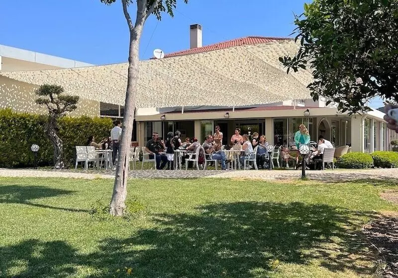 ホテル B. Equine Range