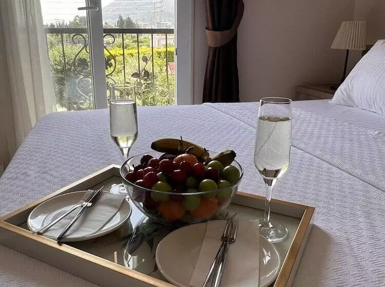 ホテル B. Equine Range