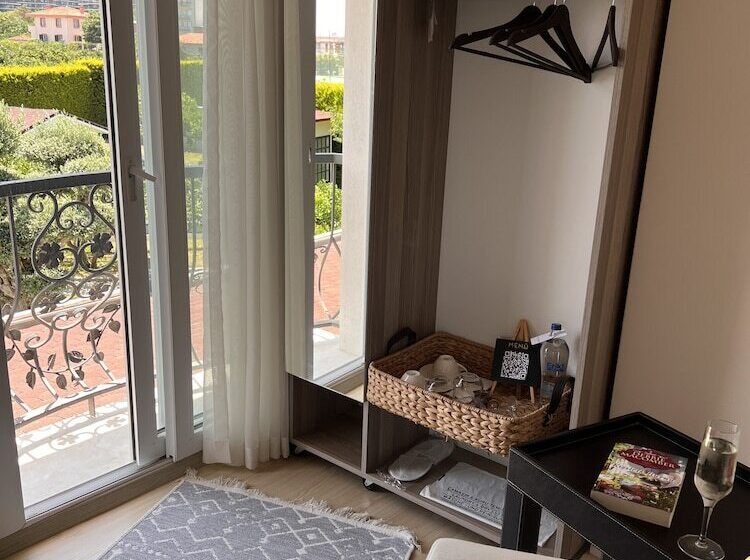 酒店 B. Equine Range