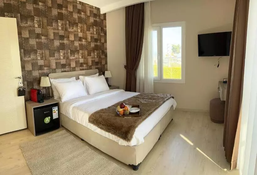 ホテル B. Equine Range