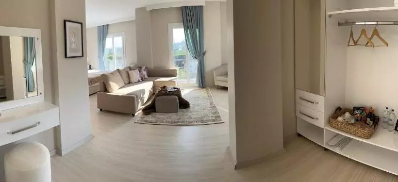 ホテル B. Equine Range