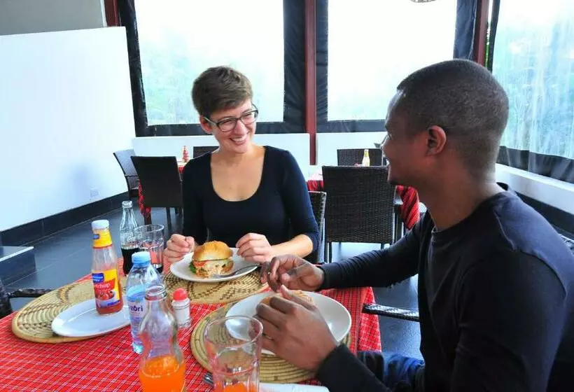 هتل Koi Koi, Fort Portal