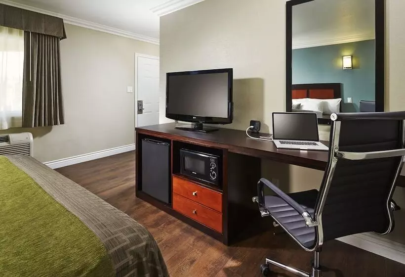 ホテル American Inn Downey