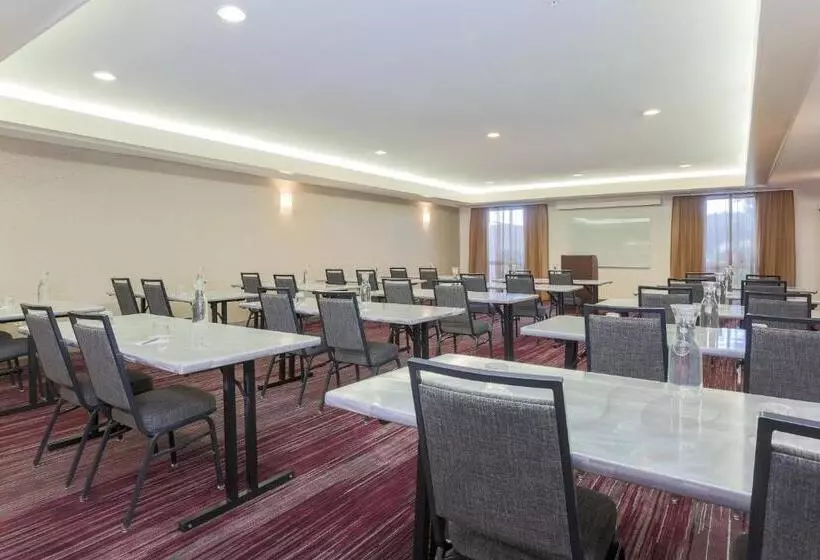 בית מלון כפרי Courtyard By Marriott Monroe Airport