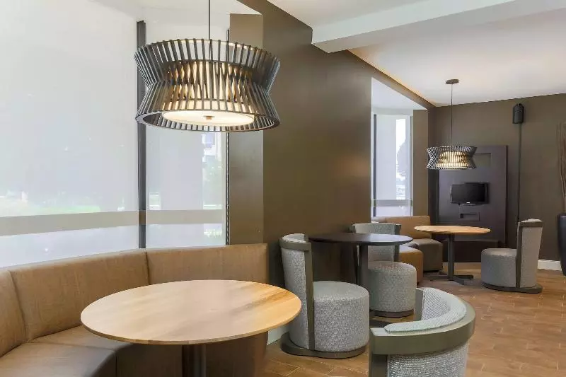 בית מלון כפרי Courtyard By Marriott Monroe Airport