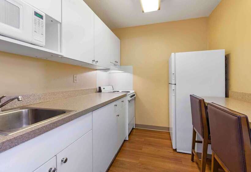 בית מלון כפרי Extended Stay America Select Suites   Madison   Old Sauk Rd