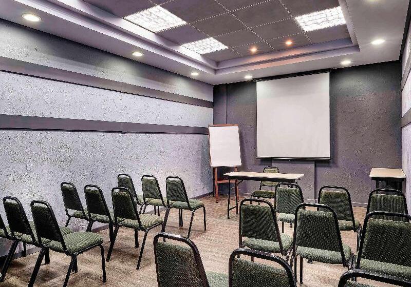 Отель Ibis Taubate