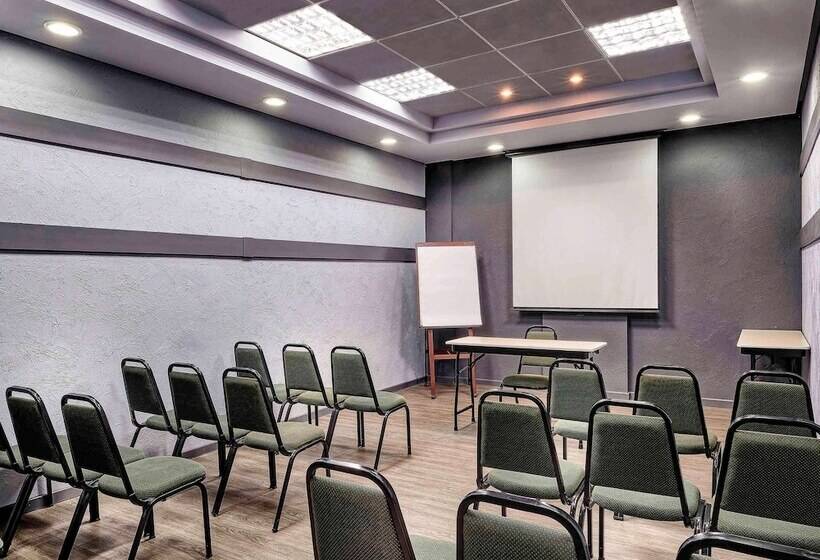 Отель Ibis Taubate