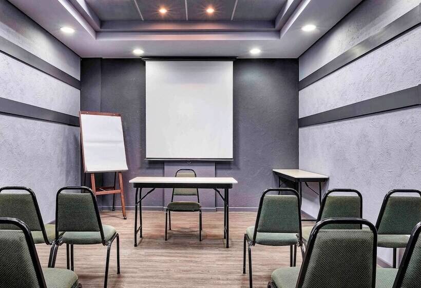 Отель Ibis Taubate