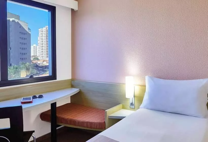 ホテル Ibis Taubate