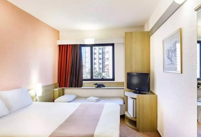 ホテル Ibis Taubate