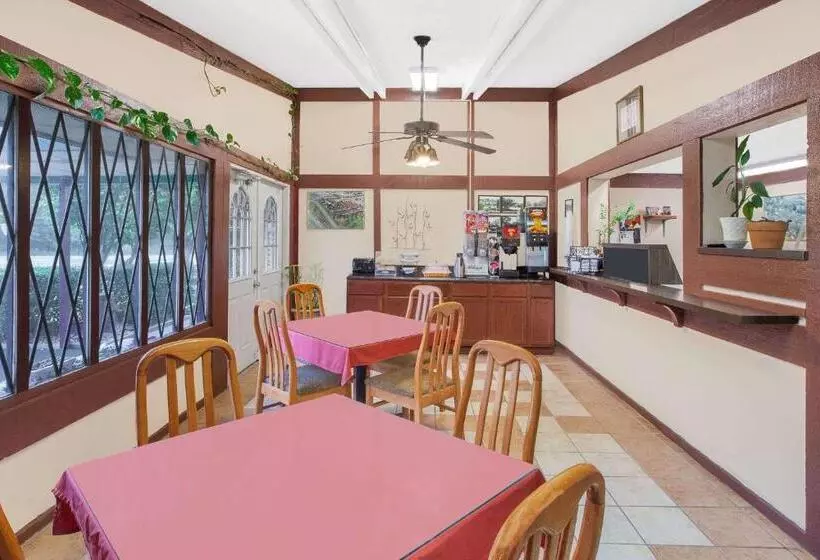 ホテル Knights Inn   Battle Creek