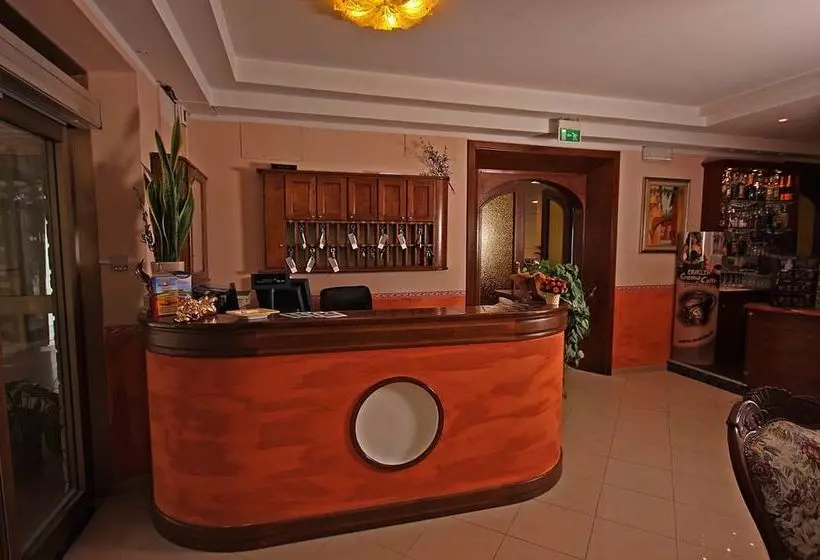 هتل La Cima Trasimena