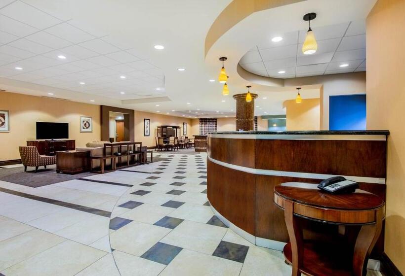 ホテル La Quinta Inn & Suites Bel Air