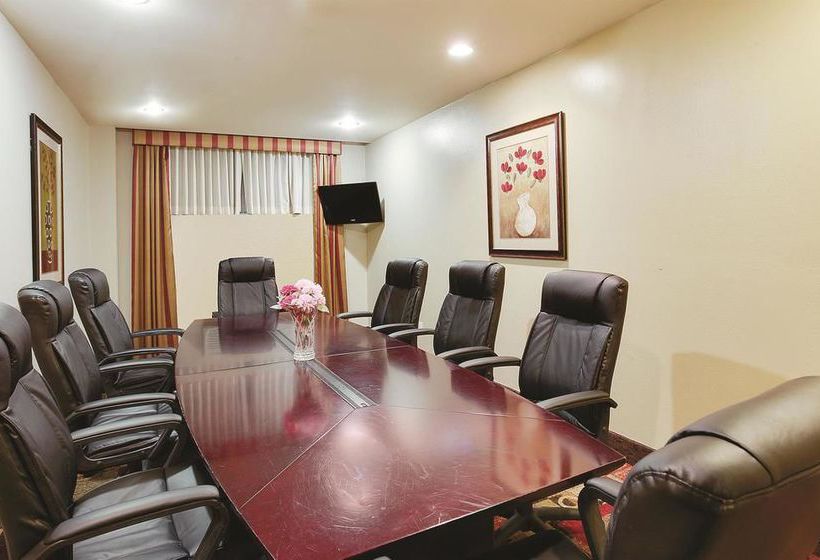 Отель JFK View Inn & Suites