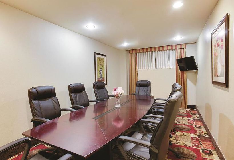 Отель JFK View Inn & Suites