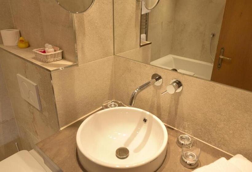 בית מלון כפרי Lech & Residenz Chesa Rosa