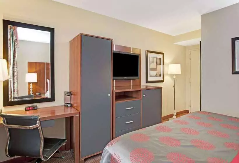 Отель Ramada By Wyndham Staten Island