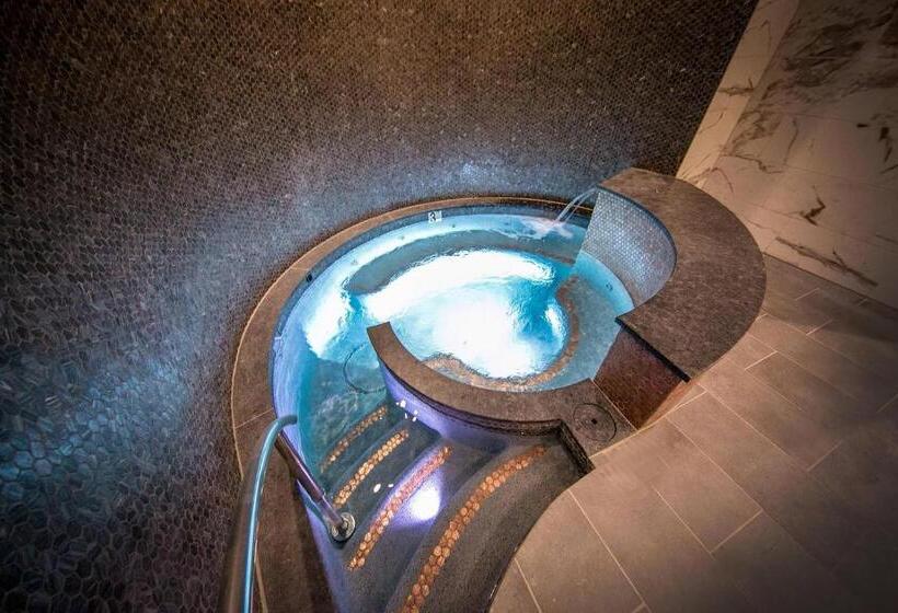 The Historic Cavalier Hotel And Beach Club Autograph Collection