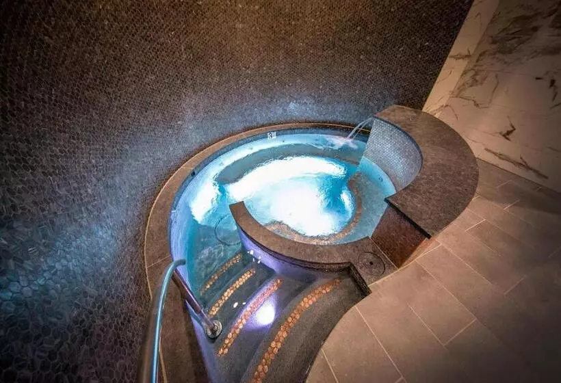 The Historic Cavalier Hotel And Beach Club Autograph Collection