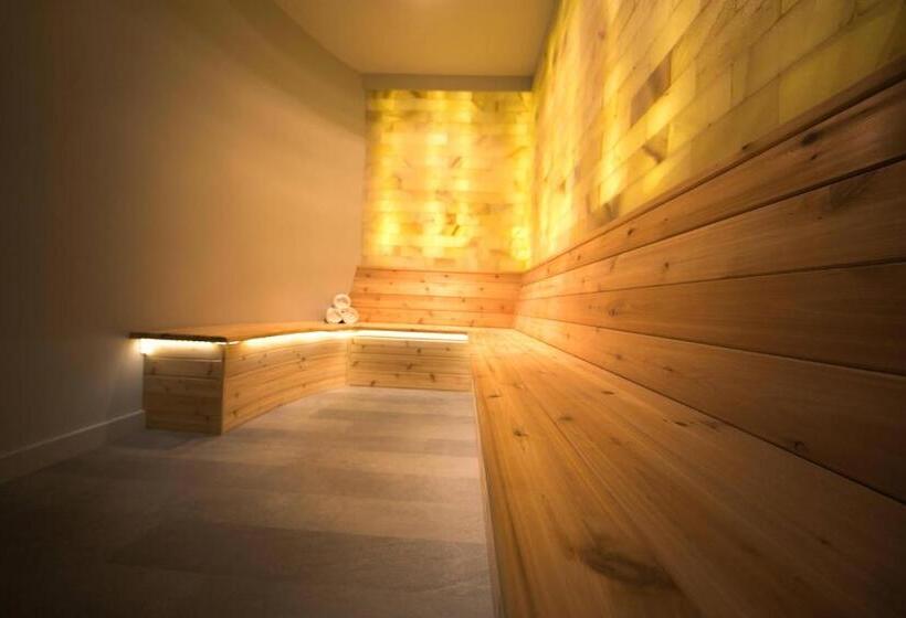 The Historic Cavalier Hotel And Beach Club Autograph Collection