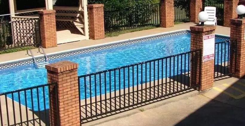 모텔 Royal Inn Anniston