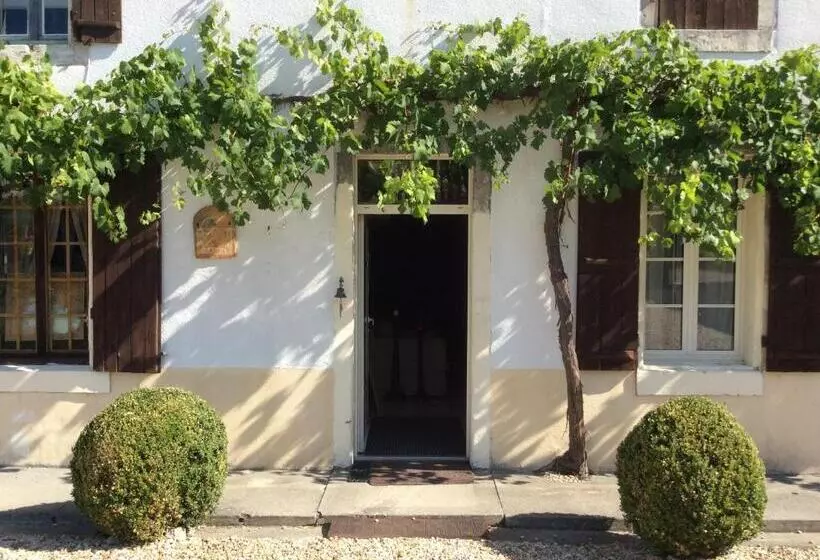 Aamiaismajoitus (B&B) La Cour Des Cloches