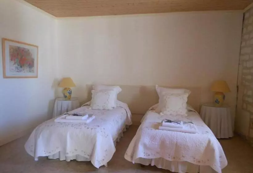 Aamiaismajoitus (B&B) La Cour Des Cloches