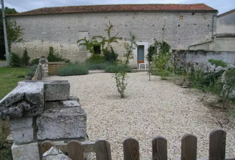 Aamiaismajoitus (B&B) La Cour Des Cloches