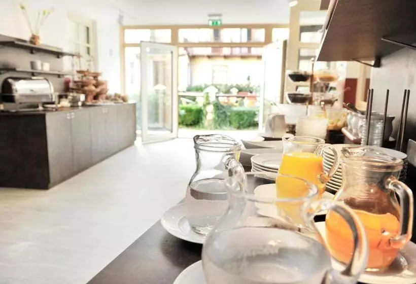 ホテル Eisenbock S Strasser Hof