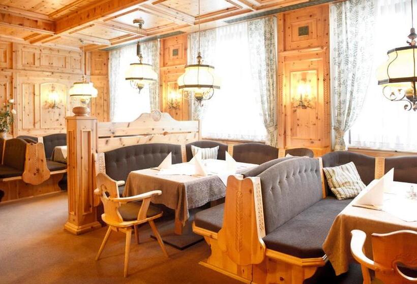 Отель Eisenbock S Strasser Hof