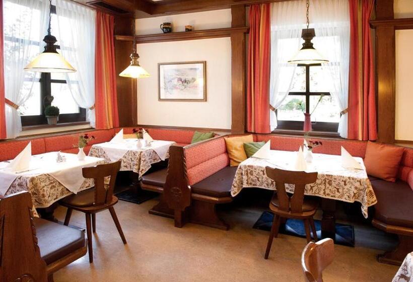 Отель Eisenbock S Strasser Hof