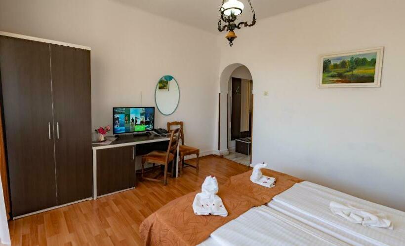 בית מלון כפרי Turist