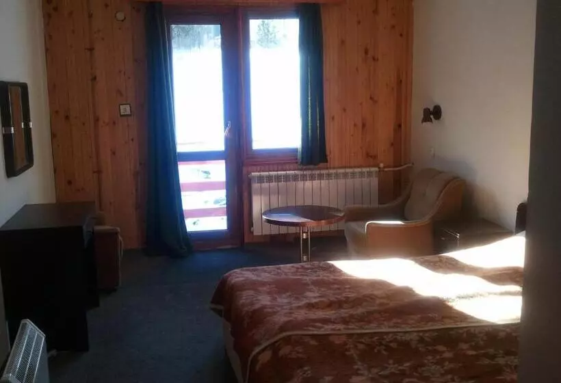 ペンション Kris Guesthouse