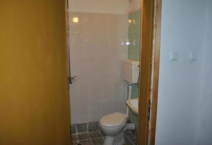 ペンション Kris Guesthouse