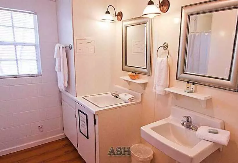 Lakeside Resort Lakeside Cabins