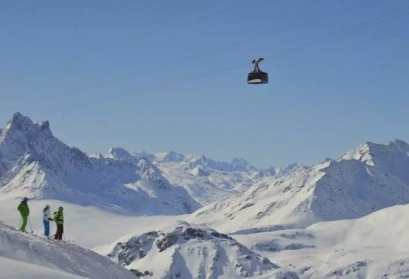 Hotelli Haus Anna Apartments