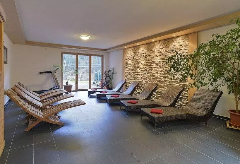 Hotelli Haus Anna Apartments